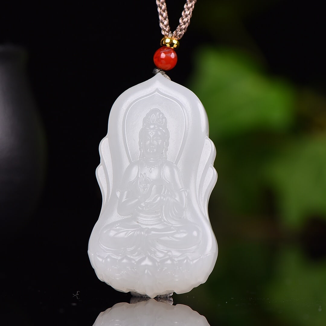 A Exquisite Hotan White Jade Avalokitesvara Pendant: A Exquisite Hotan White Jade Avalokitesvara Pendant,Size:1.8inx1in 和田白玉观音玉牌