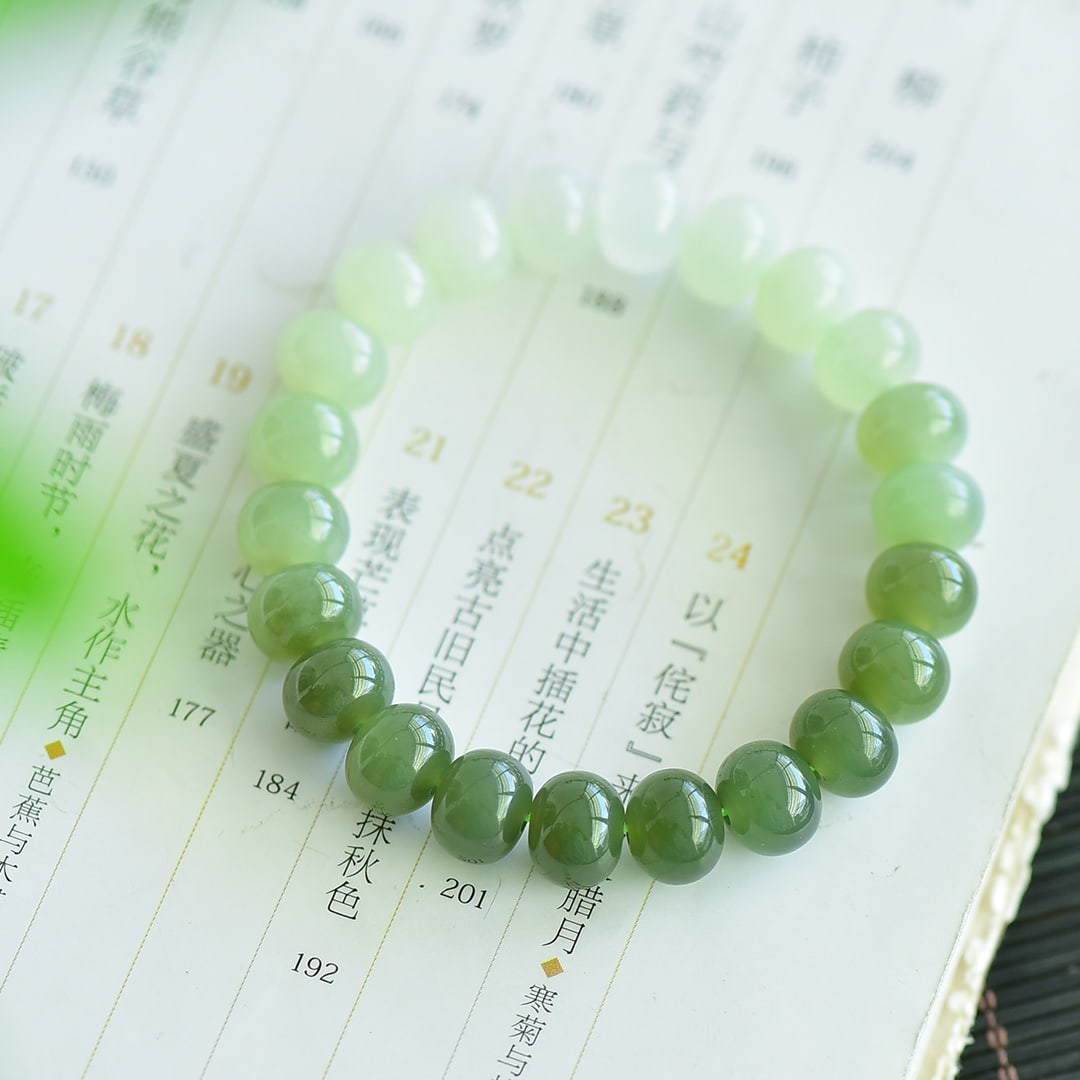A Exquisite Hotan Jade Bracelet: A Exquisite Hotan Jade Bracelet,Size:0.3inx0.4in 和田玉手链