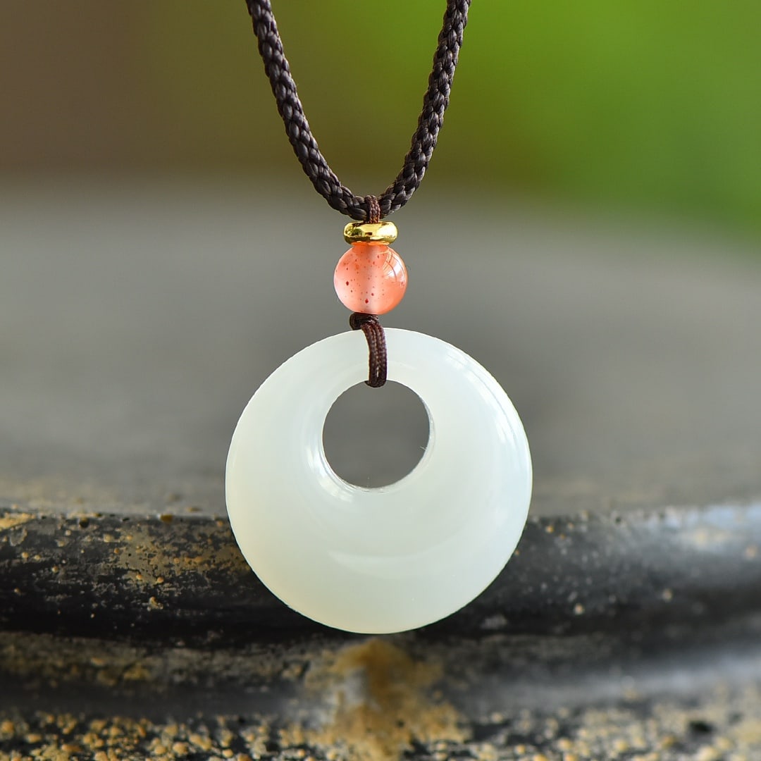 A Exquisite Hotan Jade Pendant: A Exquisite Hotan Jade Pendant,Size:0.9inx0.9in 和田玉羊脂玉吊坠