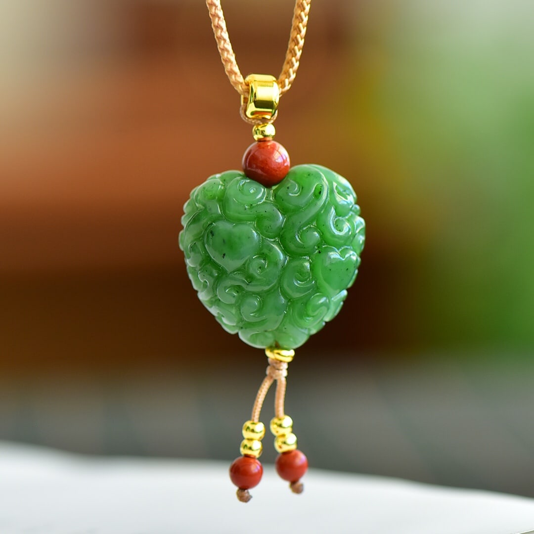 A Exquisite Hotan Jasper Heart Pendant: A Exquisite Hotan Jasper Heart Pendant,Size:1inx1in 和田碧玉爱心吊坠