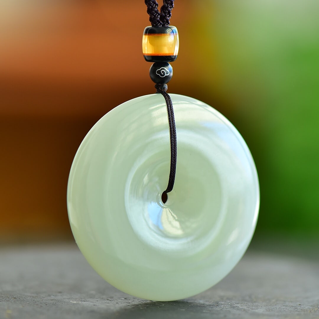 A Exquisite Hotan Jade Pendant: A Exquisite Hotan Jade Pendant,Size:2.1inx2.1in 和田玉祥云平安扣吊坠