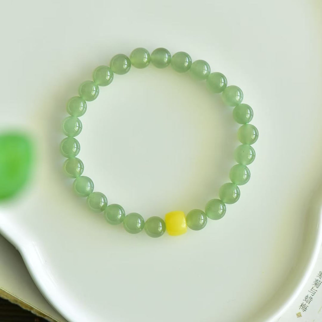 A Exquisite Hotan Jade Amber Bracelet: A Exquisite Hotan Jade Amber Bracelet,Size:0.3inx0.3in 和田玉蜜蜡手链