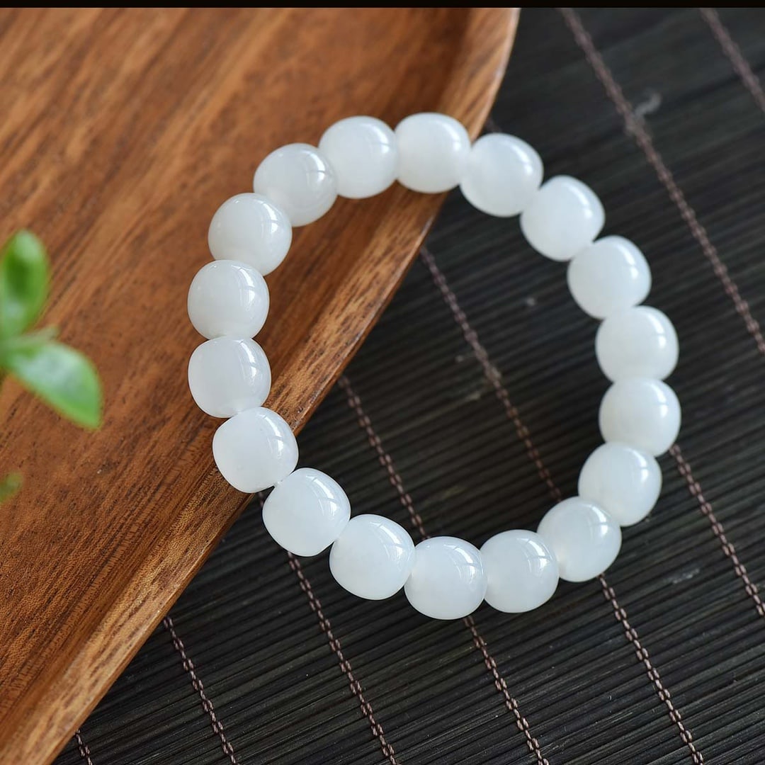 A Exquisite Hotan White Jade Bracelet: A Exquisite Hotan White Jade Bracelet,Size:0.4inx0.5in 和田玉白玉手链