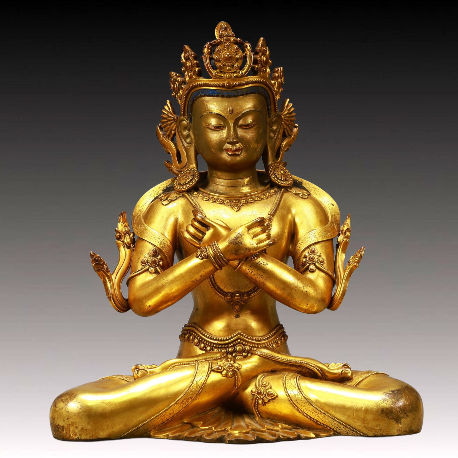 A Solemn Gilt Bronze Statue of Bodhisattva: A Solemn Gilt Bronze Statue of Bodhisattva,Ming Dynasty,China,Size:12inx8.3inx14.4in,Weight:10200g,铜鎏金金刚菩萨像,中国明代