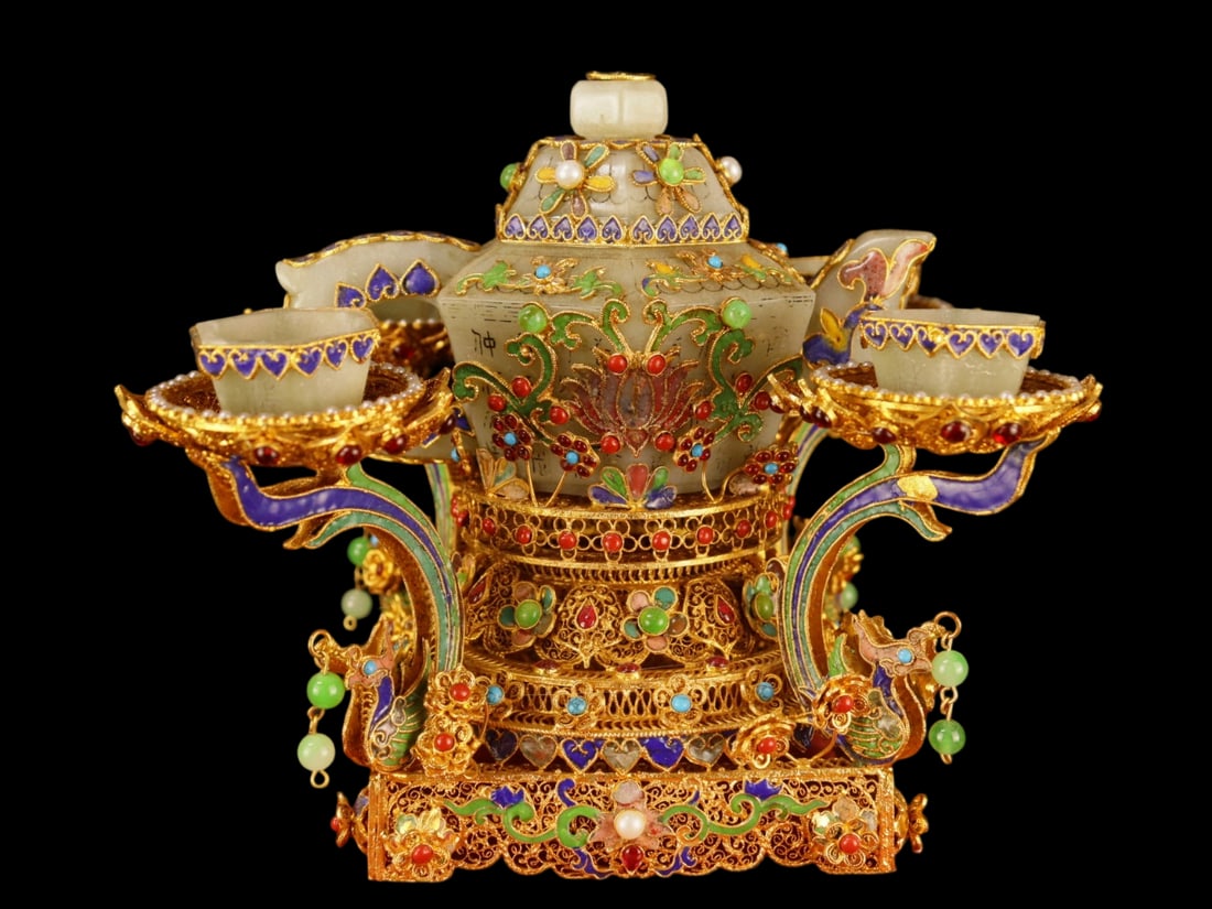 A Set of Fine Filigree and Gilding Inlaid White Jade Wine Vessel,Inlaid Gems: A Set of Fine Filigree and Gilding Inlaid White Jade Wine Vessel,Inlaid Gems,Qing Dynasty,China,with Qianlong Four-character Mark,Size:8.7inx8.7inx7.1in,Weight:1315g,一套花丝&#