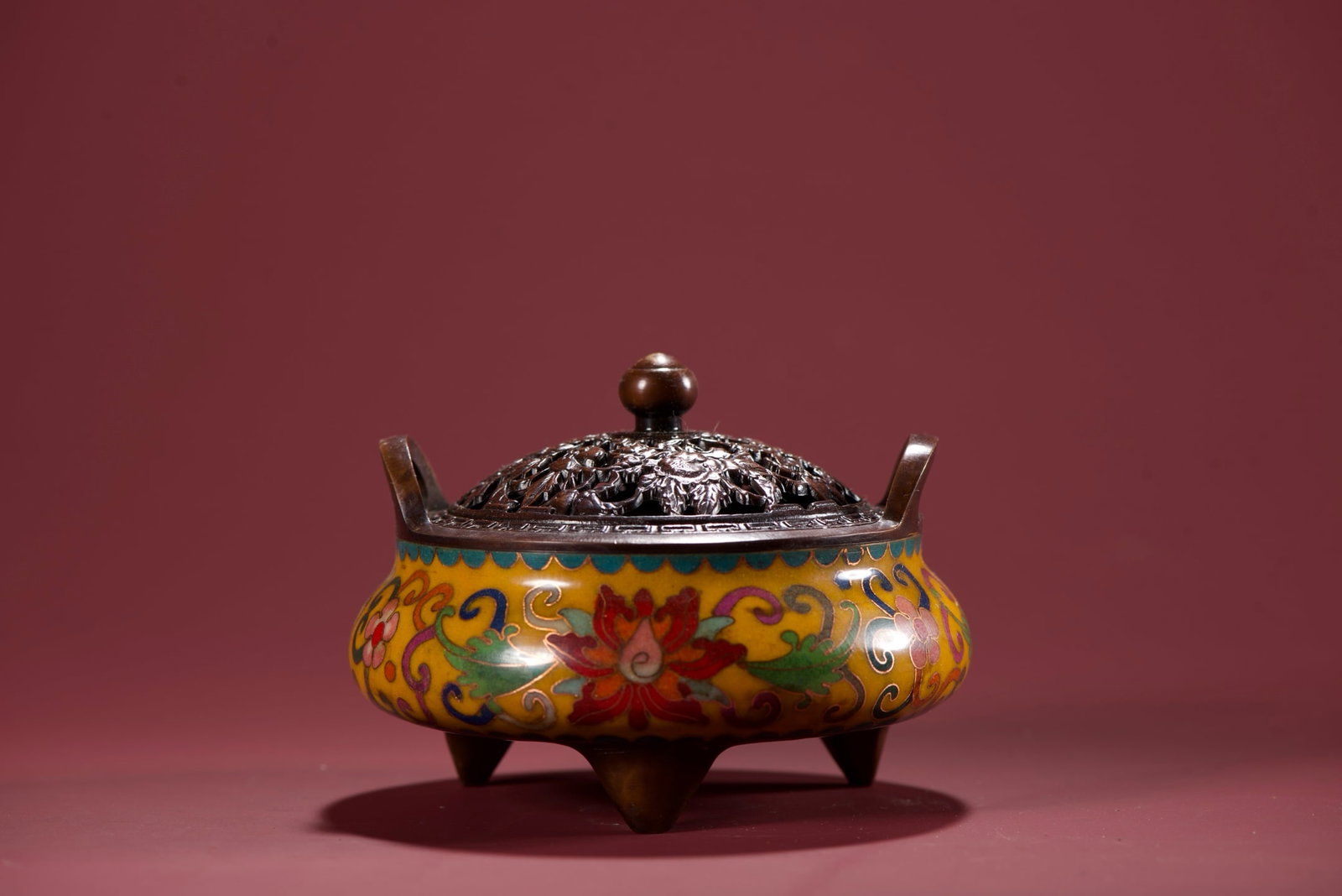 An Exquisite Cloisonne Lotus Pattern with Cover Double-Ears Tripod Censer