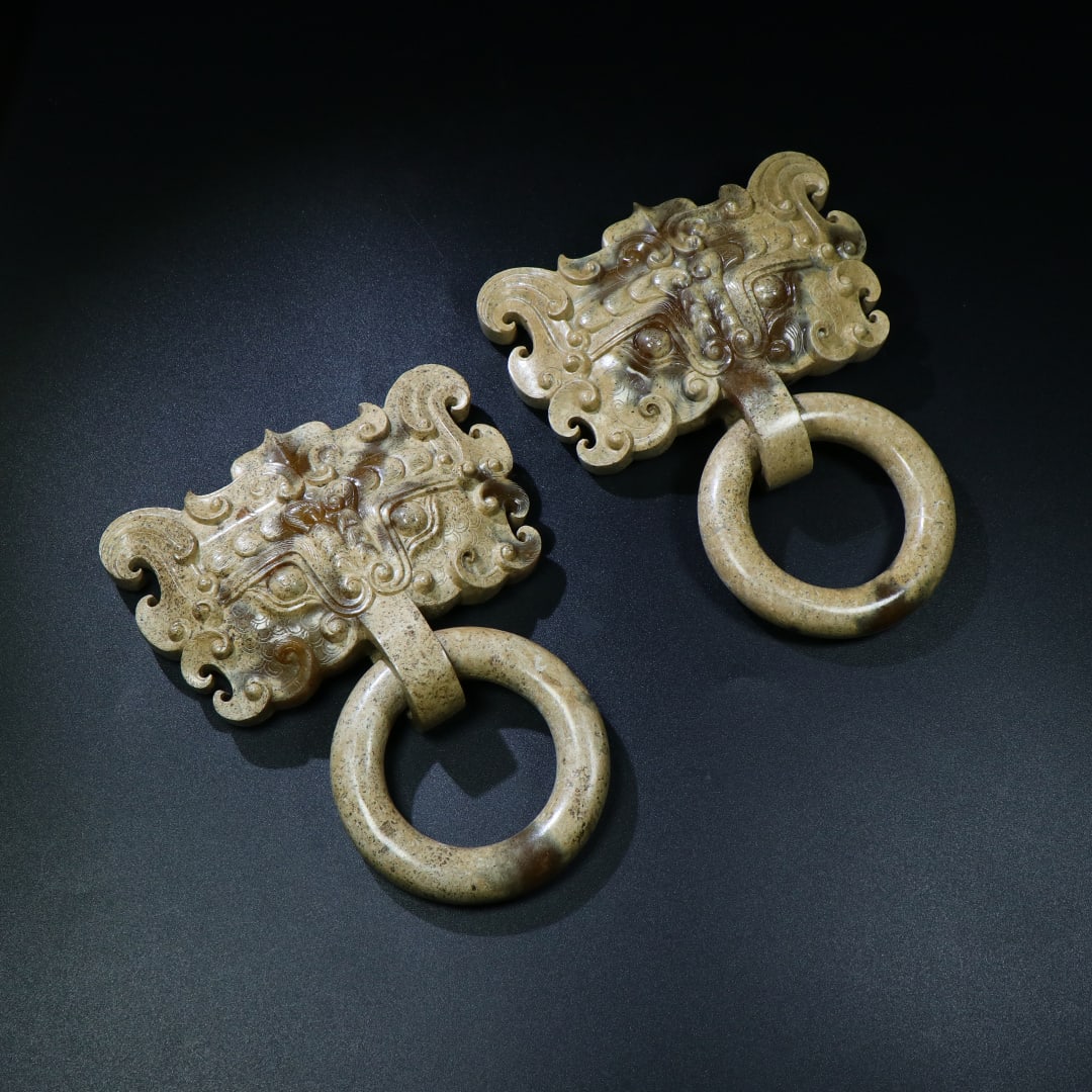 A Pair of Exquisite White Jade Beast-Face Pattern Ornaments (1 of 8)