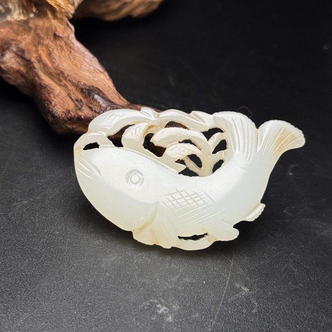 An Exquisite White Jade Fish-Shaped Pendant: An Exquisite White Jade Fish-Shaped Pendant,Qing Dynasty,China,Size:2.4inx1.5inx0.4in,Weight:25g,白玉鱼形挂件,中国清代