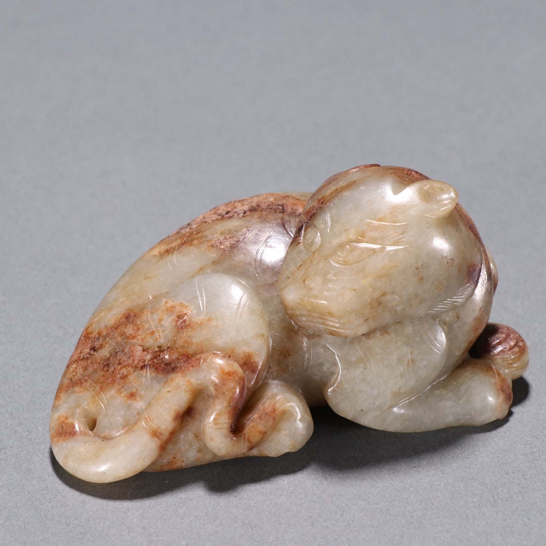 An Exquisite White Jade Auspicious Animal Ornament: An Exquisite White Jade Auspicious Animal Ornament,Han Dynasty,China,Size:1.7inx3.5in,白玉瑞兽摆件,中国汉代
