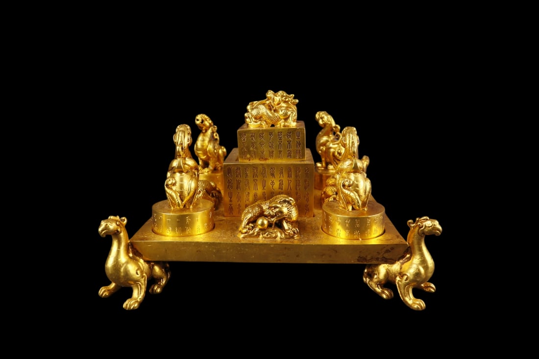 A Set of Fine Gilt Bronze Auspicious Animal Seals: A Set of Fine Gilt Bronze Auspicious Animal Seals,Qing Dynasty,China,with Yongzheng Four-character Mark,Size:9.4inx9.4inx6.1in,Weight:9020g,一套铜鎏金瑞兽