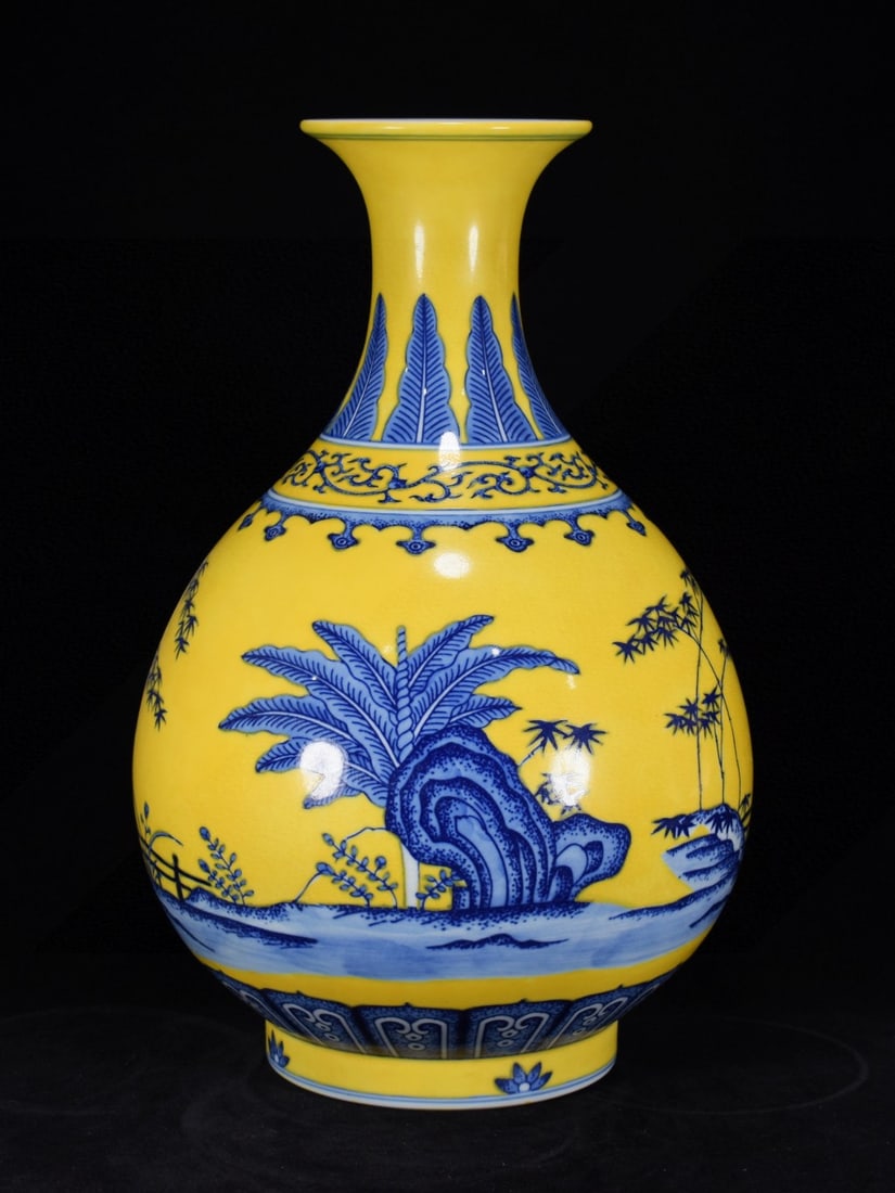 An Exquisite Blue and White Yellow Glazed Banana Leaf Pattern Bamboo Pattern Vase: An Exquisite Blue and White Yellow Glazed Banana Leaf Pattern Bamboo Pattern Vase,Qing Dynasty,China,with Qianlong Six-character Mark,Size:14.6inx9.1in,青花黄釉芭蕉