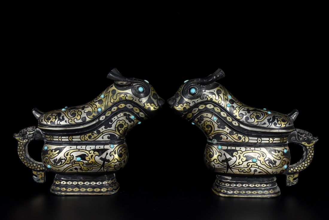 An Exquisite Bronze Gold and Slver Inlay Auspicious Animal Ornament,Inlaid Gems: An Exquisite Bronze Gold and Slver Inlay Auspicious Animal Ornament,Inlaid Gems,the Warring States period in China,Size:8.7inx10.6in,Weight:3100g,青铜错金银瑞ࠦ