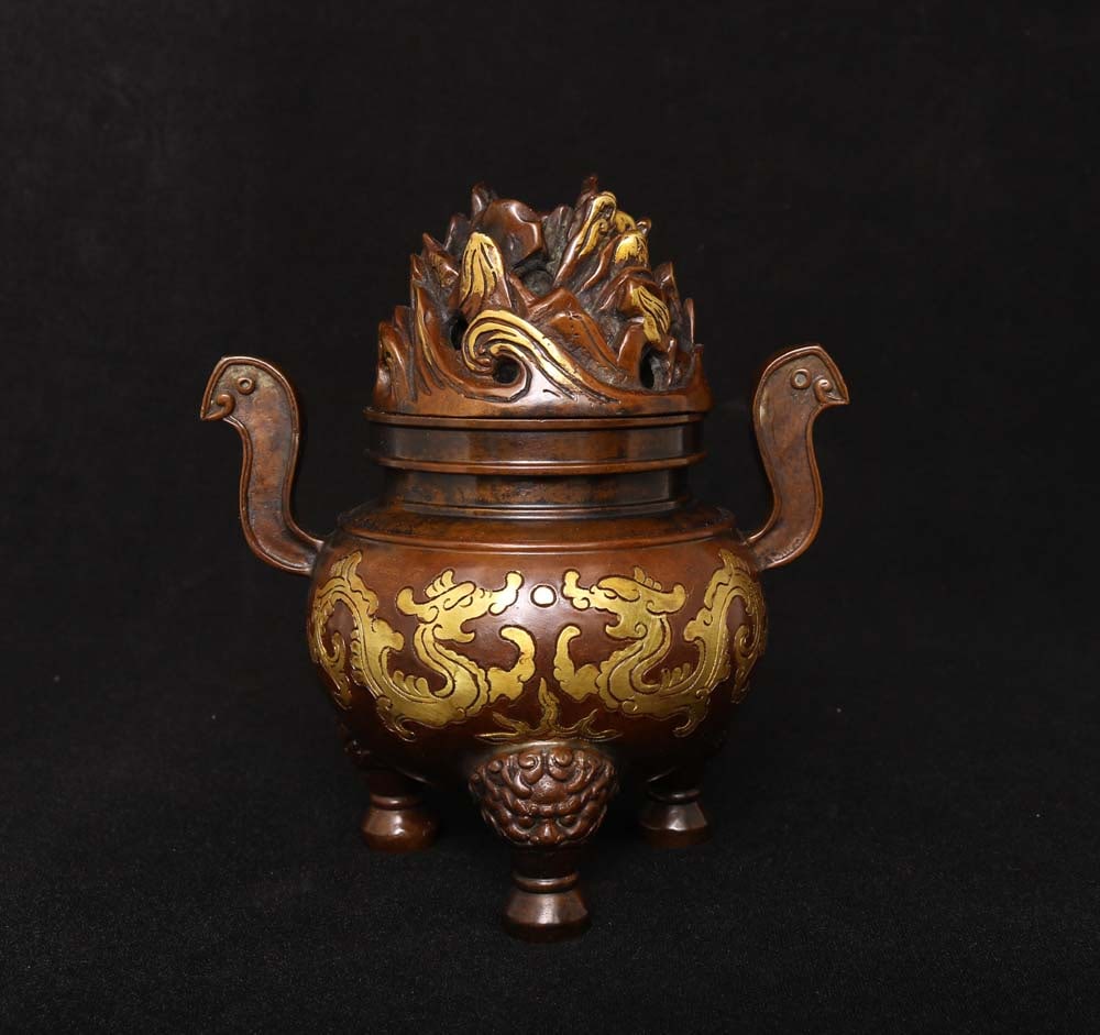 An Exquisite Gilt Bronze Dragon Pattern Double-Ears Tripod Censer