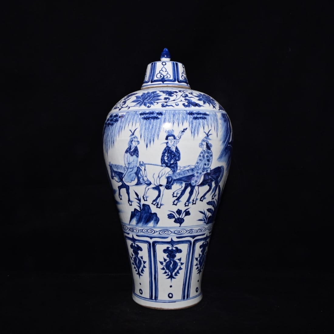 An Exquisite Blue and White Character and Story Pattern Lotus Pattern Vase,