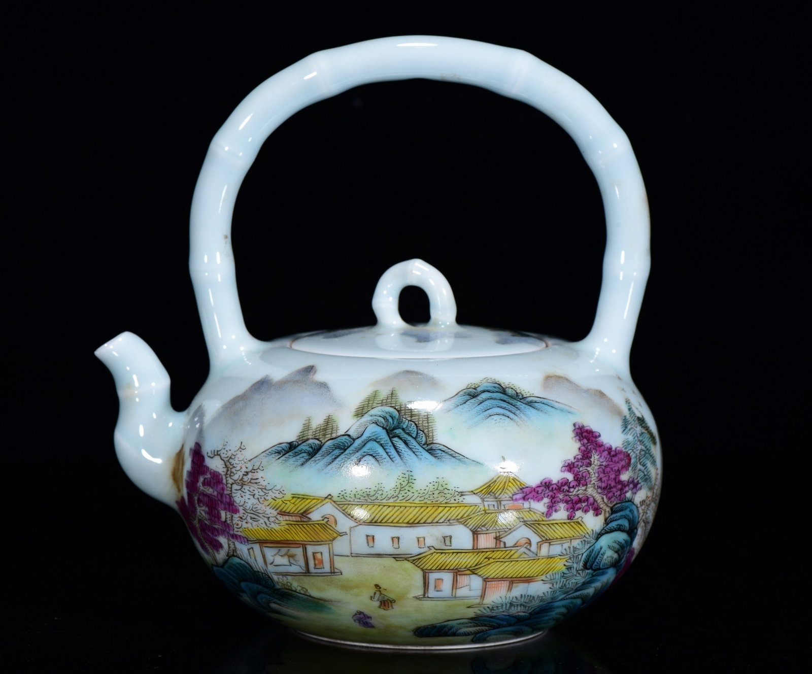 An Exquisite Famille-Rose Landscape Pattern Teapot