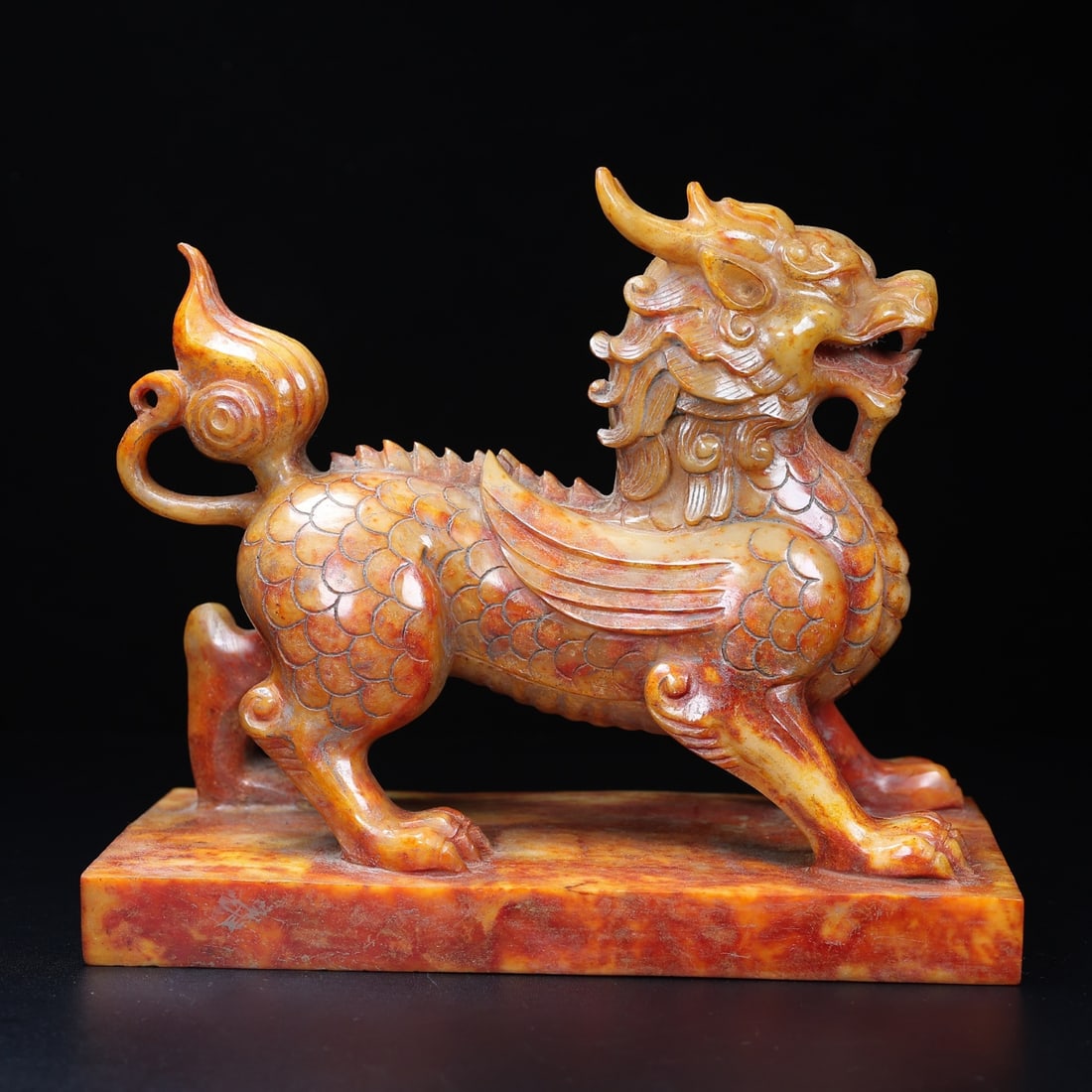 An Exquisite White Jade Kylin Seal: An Exquisite White Jade Kylin Seal,Han Dynasty,China,Size:9.7inx8.5inx4.8in,Weight:5750g,白玉麒麟印章,中国汉代