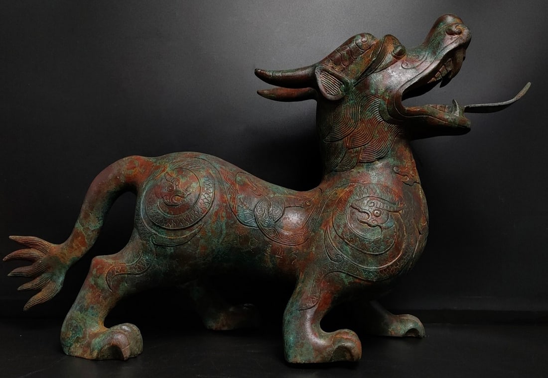An Exquisite Bronze Dragon Pattern Auspicious Animal Ornament,With Inscription (1 of 9)