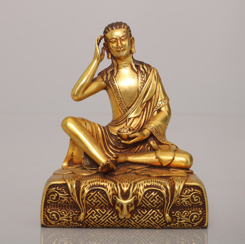 An Exquisite Gilt Bronze Buddha Statue: An Exquisite Gilt Bronze Buddha Statue,Ming Dynasty,China,Size:4.1inx3.1in,Weight:956g,铜鎏金佛像,中国明代
