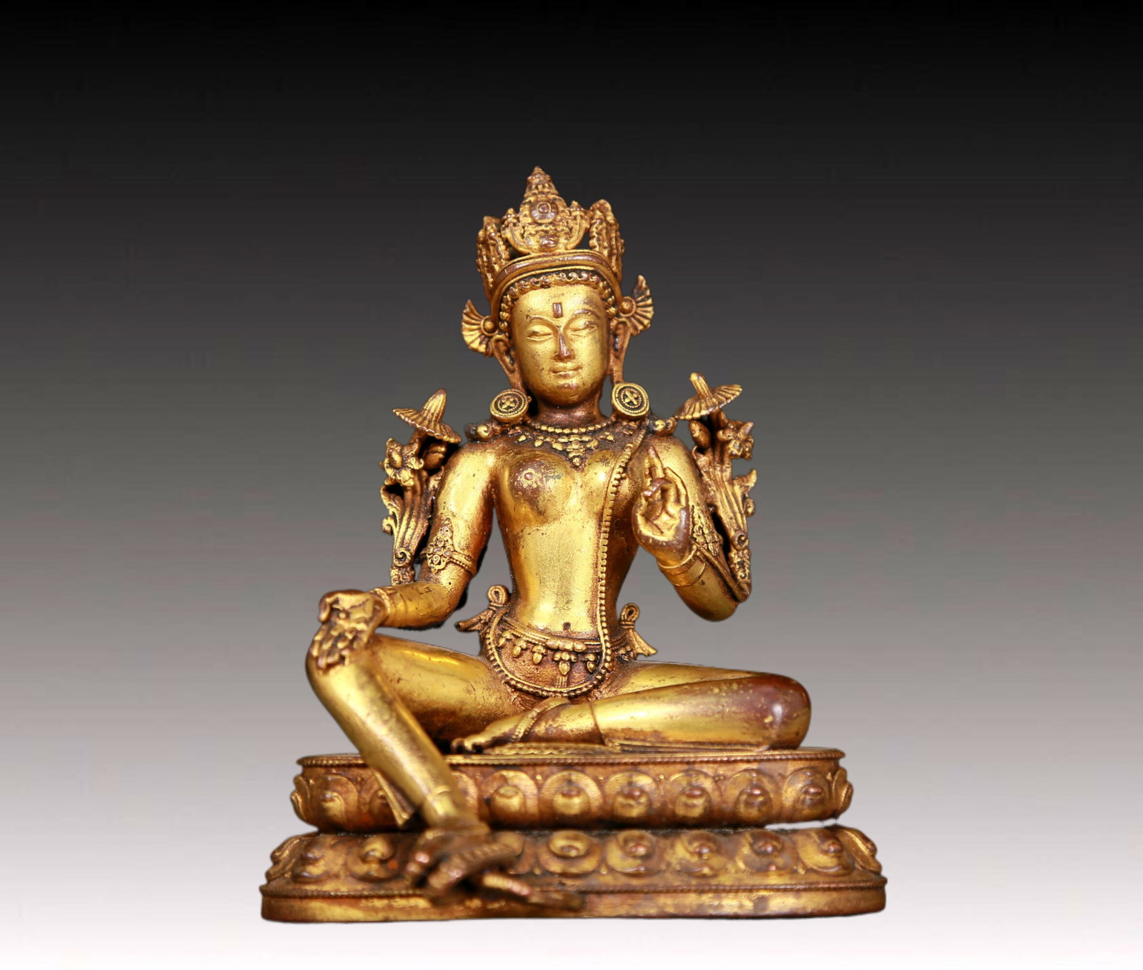 An exquisite gilt bronze statue of green Tara: An exquisite green gilt bronze statue of Tara with inscription,Ming Dynasty,China. Tara's posture is elegant,with a peaceful and compassionate expression. Her face is soft and solemn,and her eyes are 