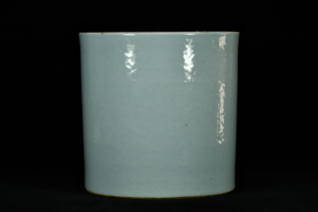 An Exquisite Sky Blue Glazed Brush Pot: An Exquisite Sky Blue Glazed Brush Pot,Qing Dynasty,China,Size:7.9inx7.9in,天青釉笔筒,中国清代