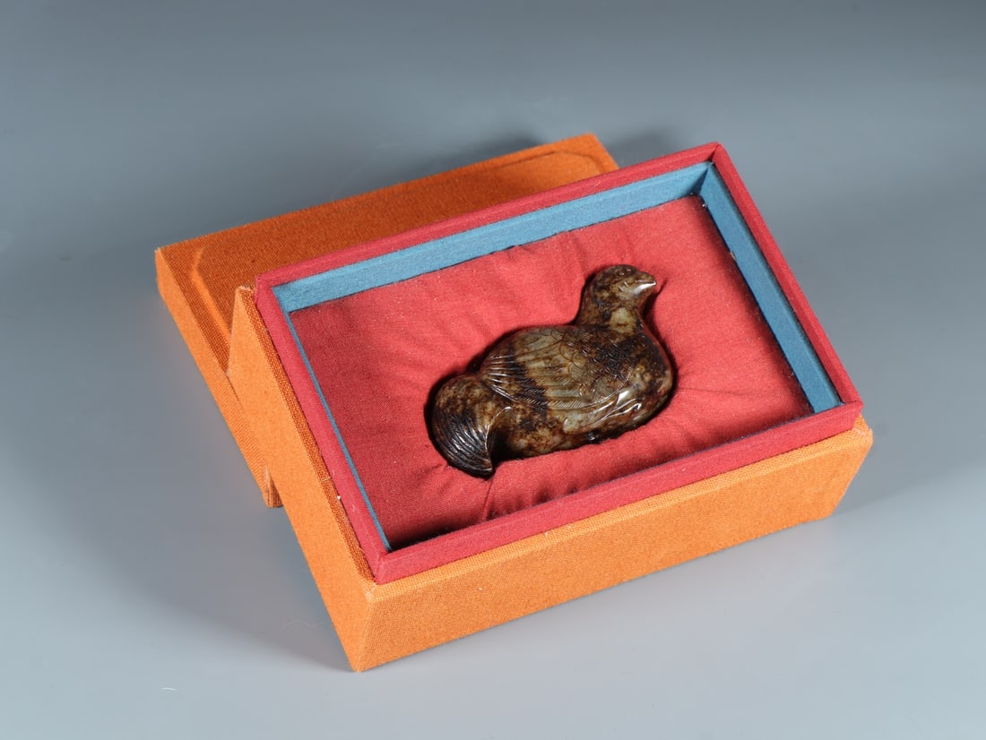 An Exquisite White Jade Quail Ornament (1 of 9)