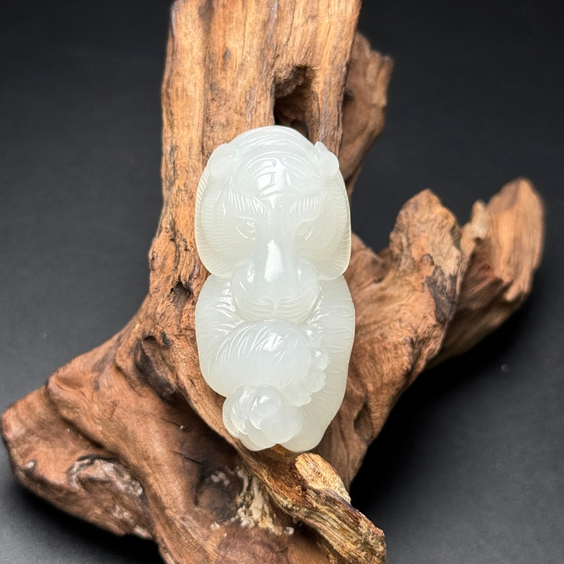 An Exquisite White Jade Tiger Pendant: An Exquisite White Jade Tiger Pendant,Qing Dynasty,China,Size:2inx0.9inx0.6in,Weight:28g,白玉老虎挂件,中国清代