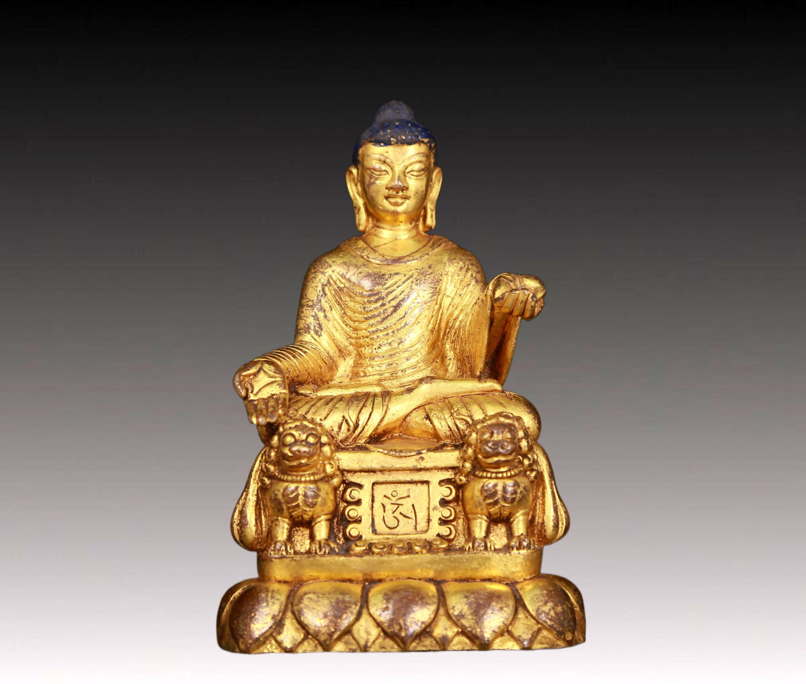 An exquisite gilt bronze statue of Sakyamuni (1 of 5)