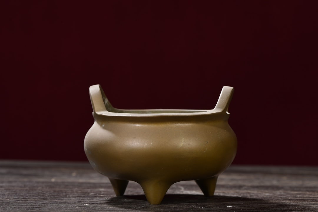 An Exquisite Copper Double-Ears Tripod Censer (1 of 6)
