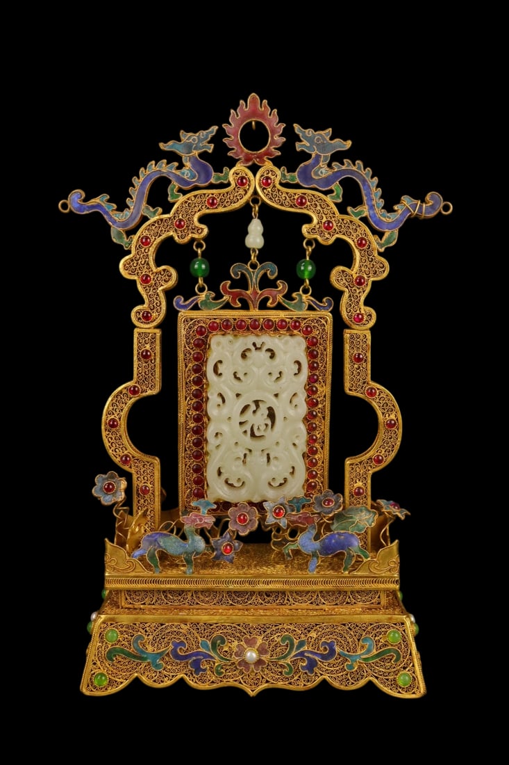 An Exquisite Filigree and Gilding Inlaid White Jade Table Screen,Inlaid Gems: An Exquisite Filigree and Gilding Inlaid White Jade Table Screen,Inlaid Gems,Qing Dynasty,China,with Qianlong Four-character Mark,Size:6.7inx3.1inx11.8in,Weight:897g,花丝鎏金&#