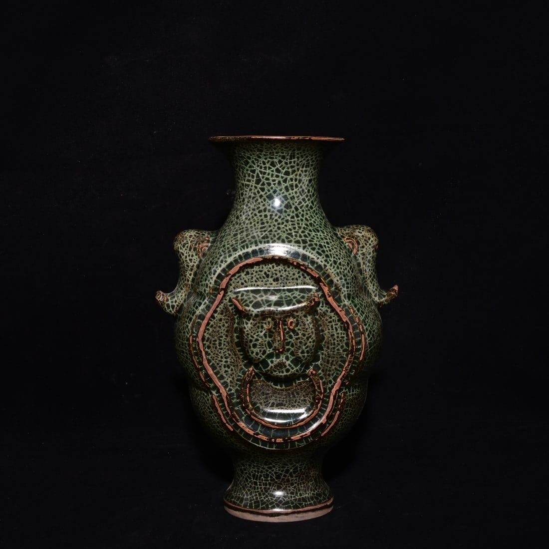 An Exquisite Xikou yao Beast-Face Pattern Double-Ears Vase,