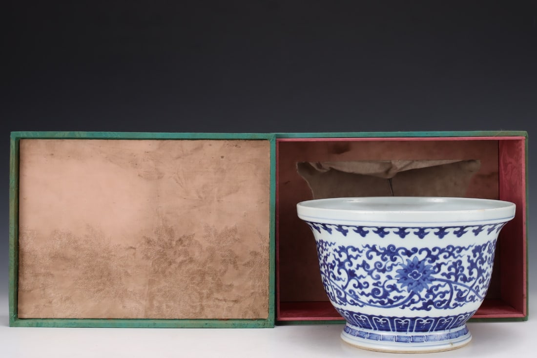 An Exquisite Blue and White Lotus Pattern Basin