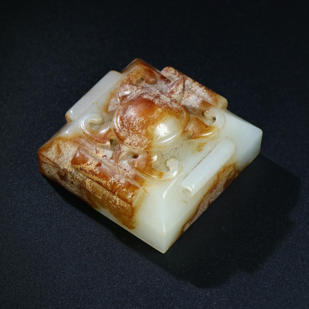 An Exquisite White Jade Auspicious Animal Pattern Seal