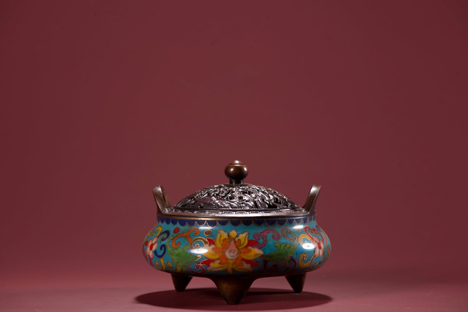 An Exquisite Cloisonne Lotus Pattern with Cover Double-Ears Tripod Censer