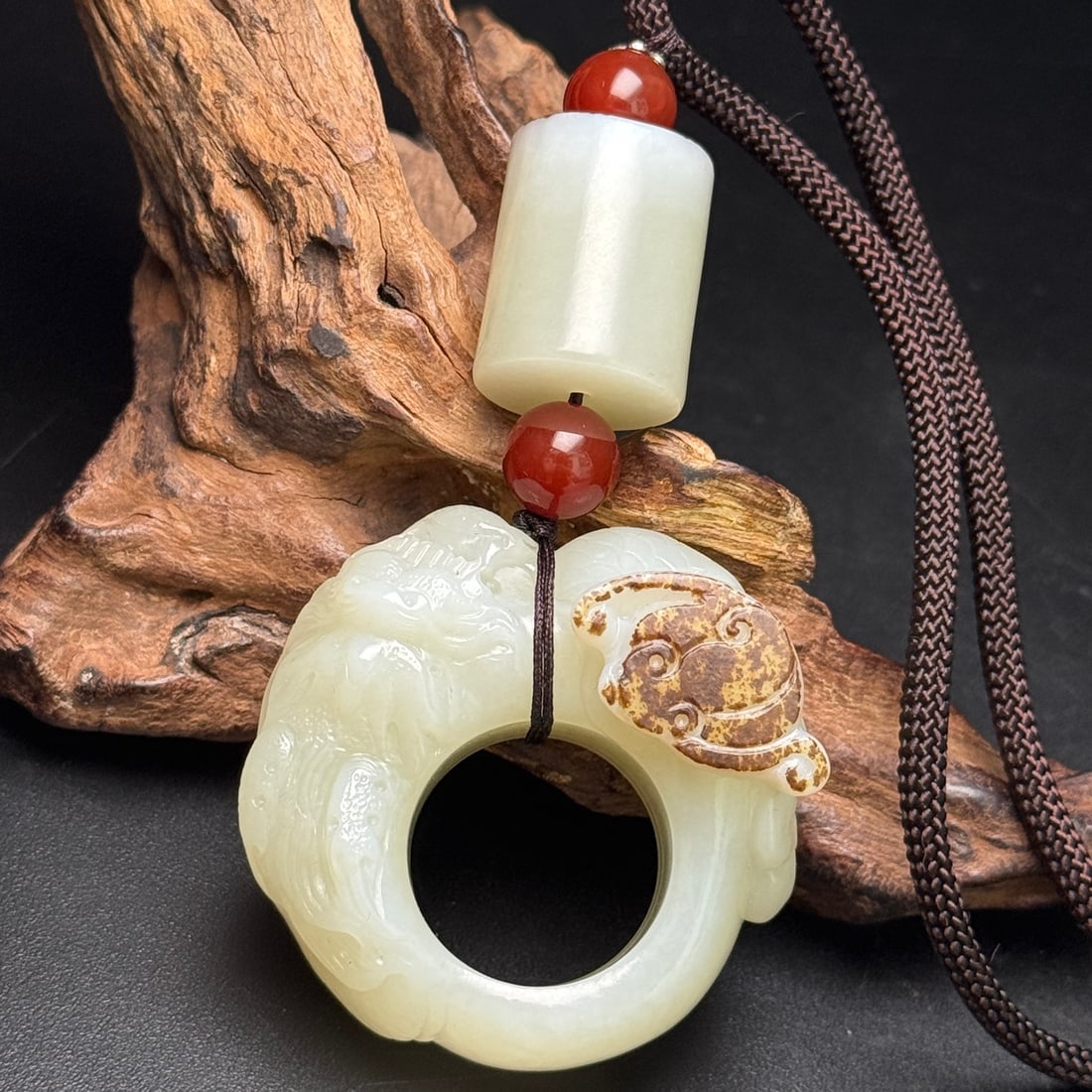 An Exquisite White Jade Auspicious Animal Pattern Pendant: An Exquisite White Jade Auspicious Animal Pattern Pendant,Han Dynasty,China,Size:1.9inx2inx0.9in,Weight:89g,白玉瑞兽纹挂件,中国汉代