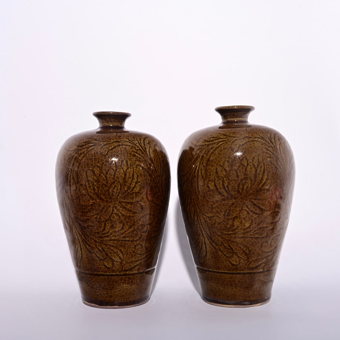 A Pair of Exquisite Xikou yao Flower Pattern Vases,: A Pair of Exquisite Xikou yao Flower Pattern Vases,Song Dynasty, China,With Mark,Size:9.1inx5.5in 一对溪口窑花卉纹瓶
