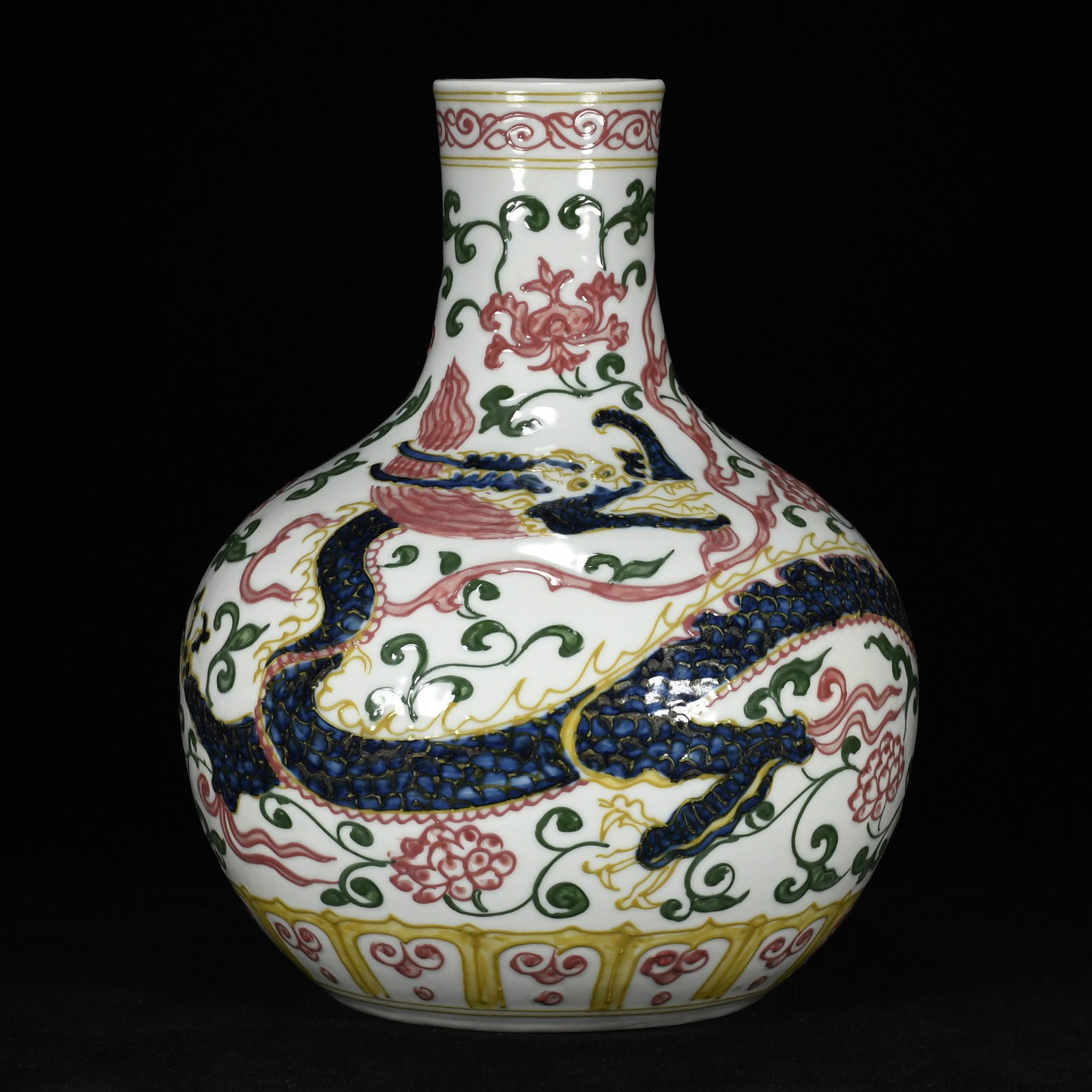 An Exquisite Wucai Lotus Pattern Dragon Pattern Vase (1 of 9)