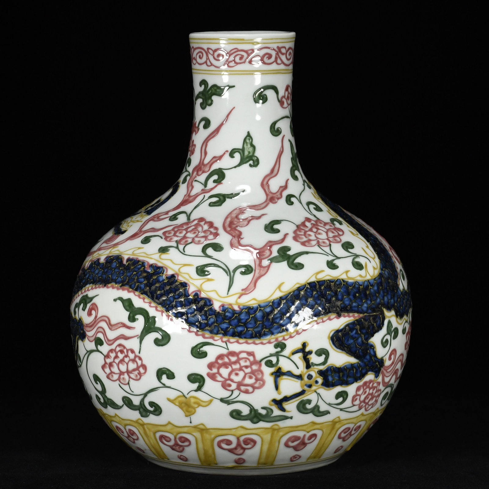 An Exquisite Wucai Lotus Pattern Dragon Pattern Vase - 2