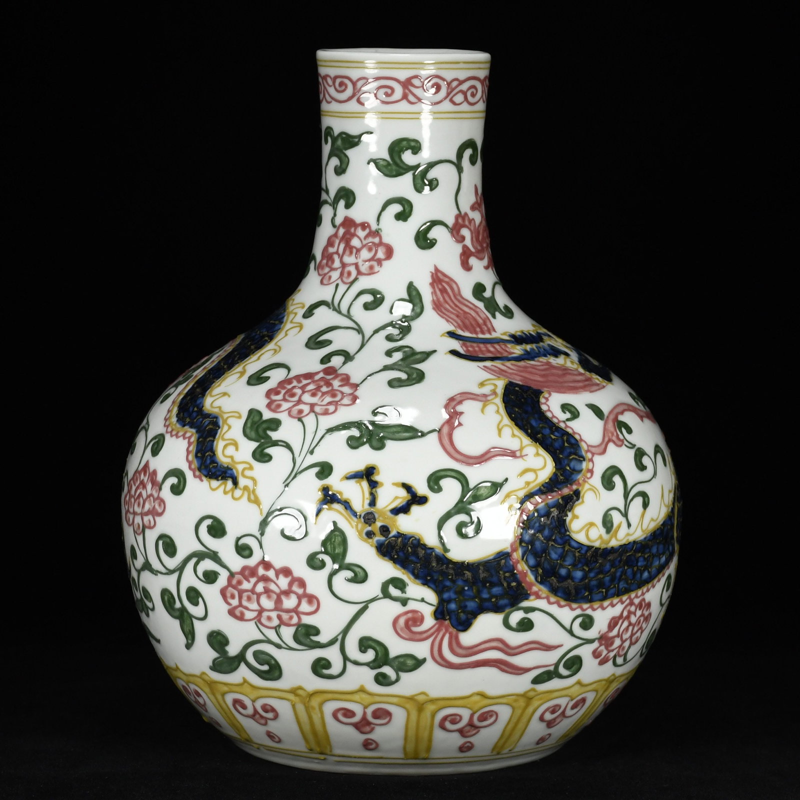An Exquisite Wucai Lotus Pattern Dragon Pattern Vase - 3