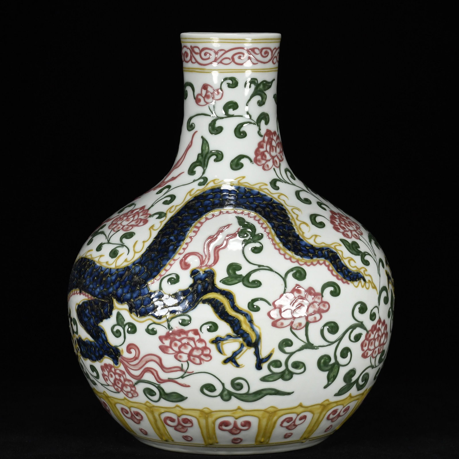 An Exquisite Wucai Lotus Pattern Dragon Pattern Vase - 9