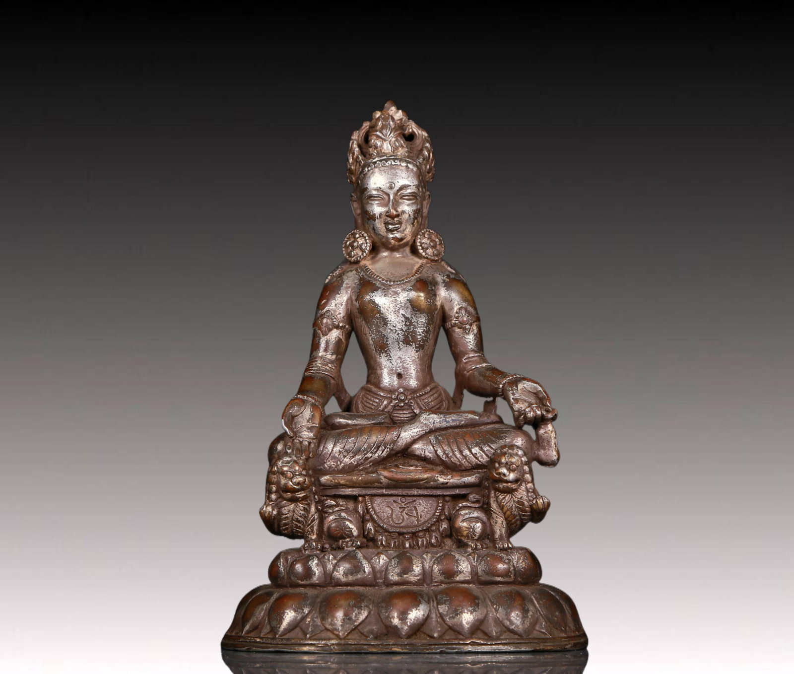 An exquisite gilt bronze statue of Tara (1 of 12)