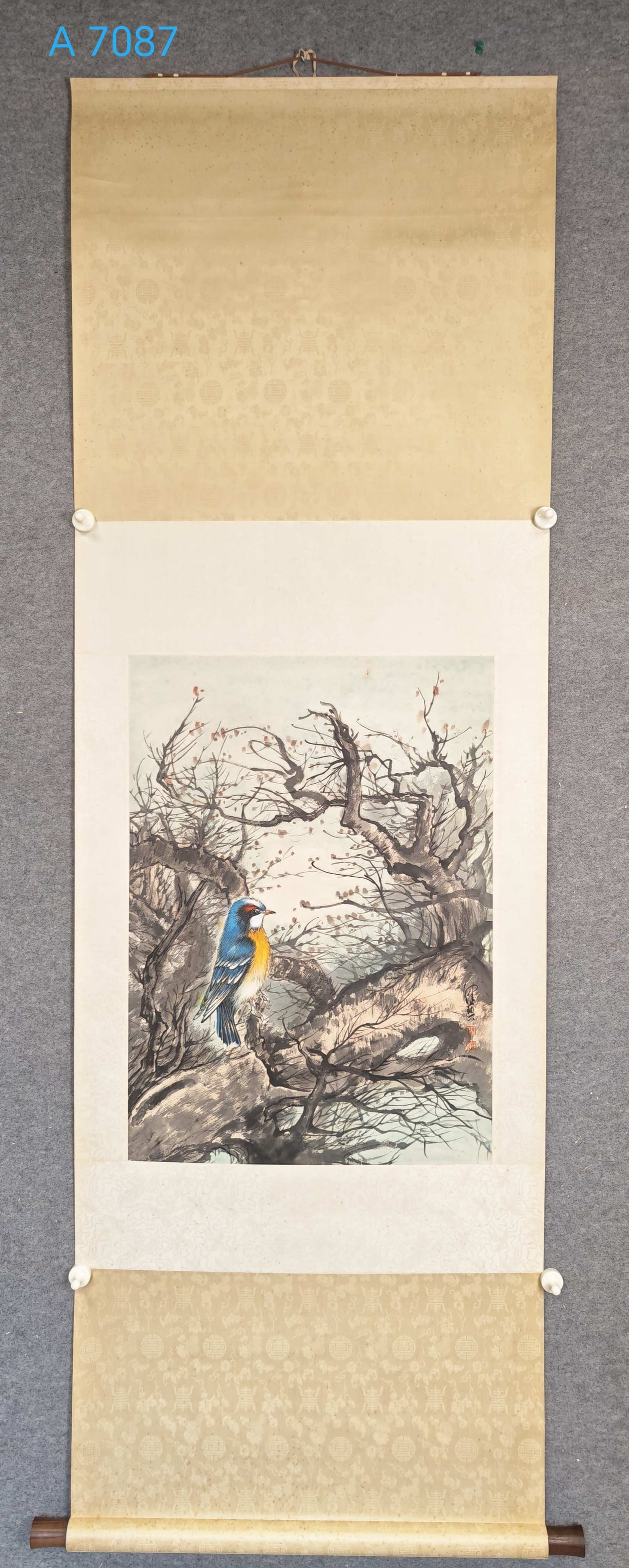 A Chinese Vertical Scroll Ink Painting of Flower and Bird on Paper: A Chinese Vertical Scroll Ink Painting of Flower and Bird on Paper,Chen peiqiu,Size:(Without frame)19.3inx27.2in,一幅中国水墨花鸟画立轴