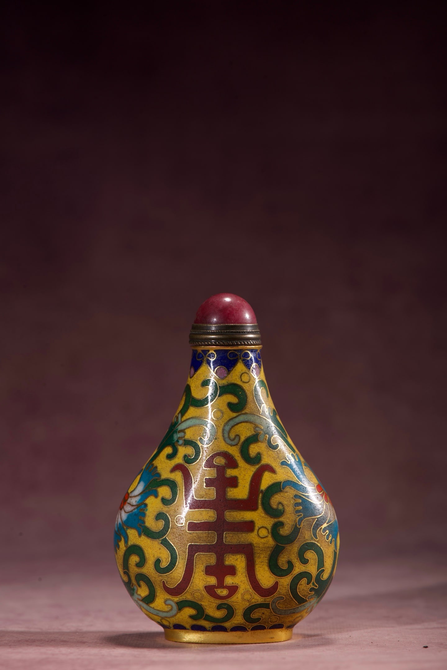 An Exquisite Cloisonne Lotus Pattern Snuff Bottle (1 of 9)