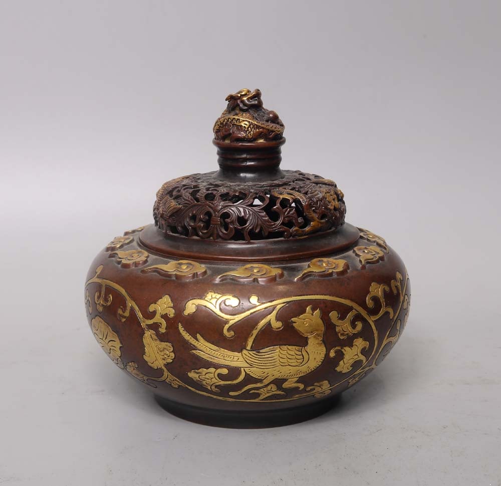 An Exquisite Gilt Bronze Flower and Bird Pattern Dragon Pattern Censer: An Exquisite Gilt Bronze Flower and Bird Pattern Dragon Pattern Censer,Ming Dynasty,China,with Xuande Six-character Mark,Size:6.7inx4.3in,Weight:3700g,铜鎏金花鸟纹&
