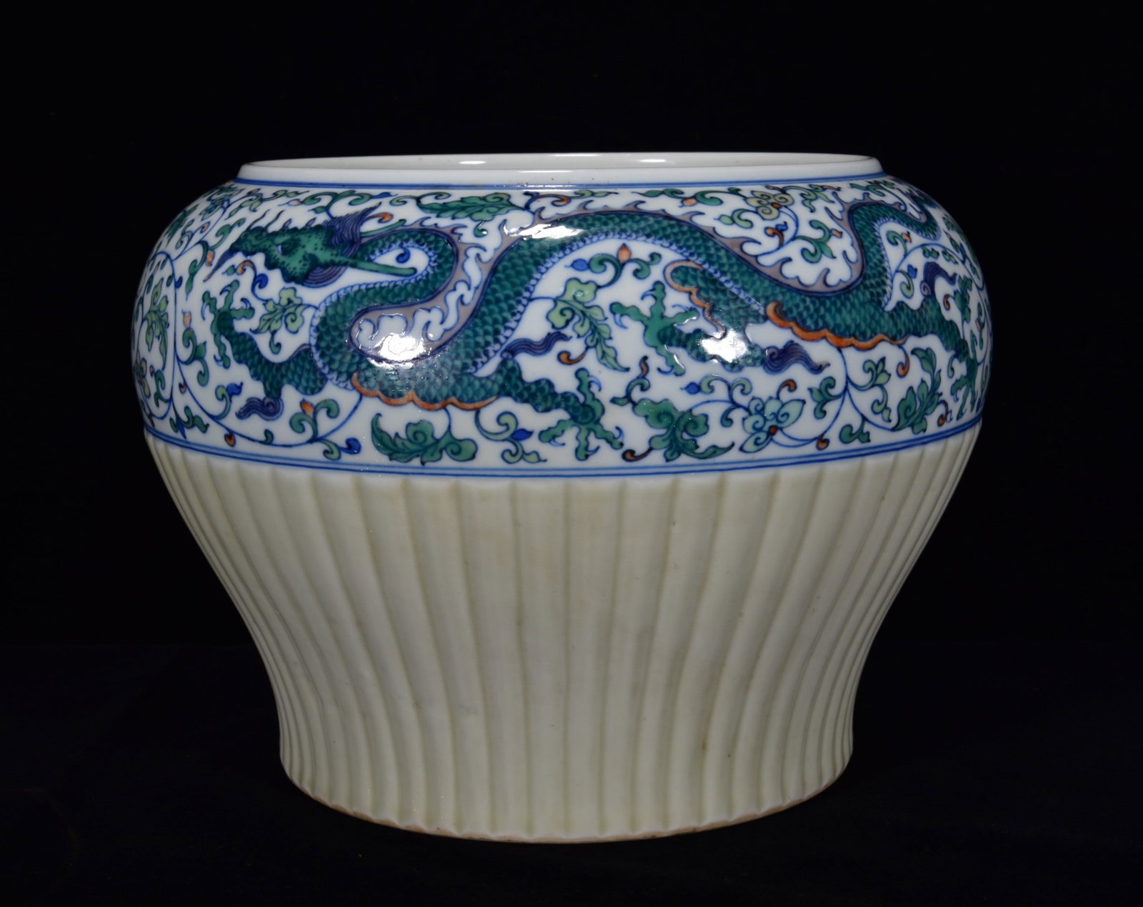 An Exquisite Doucai Dragon Pattern Jar - 3