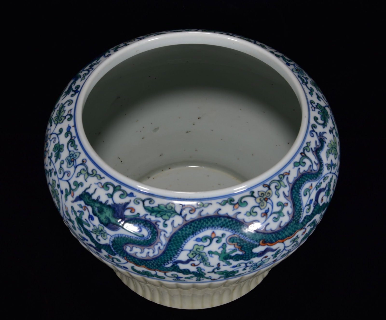 An Exquisite Doucai Dragon Pattern Jar - 4