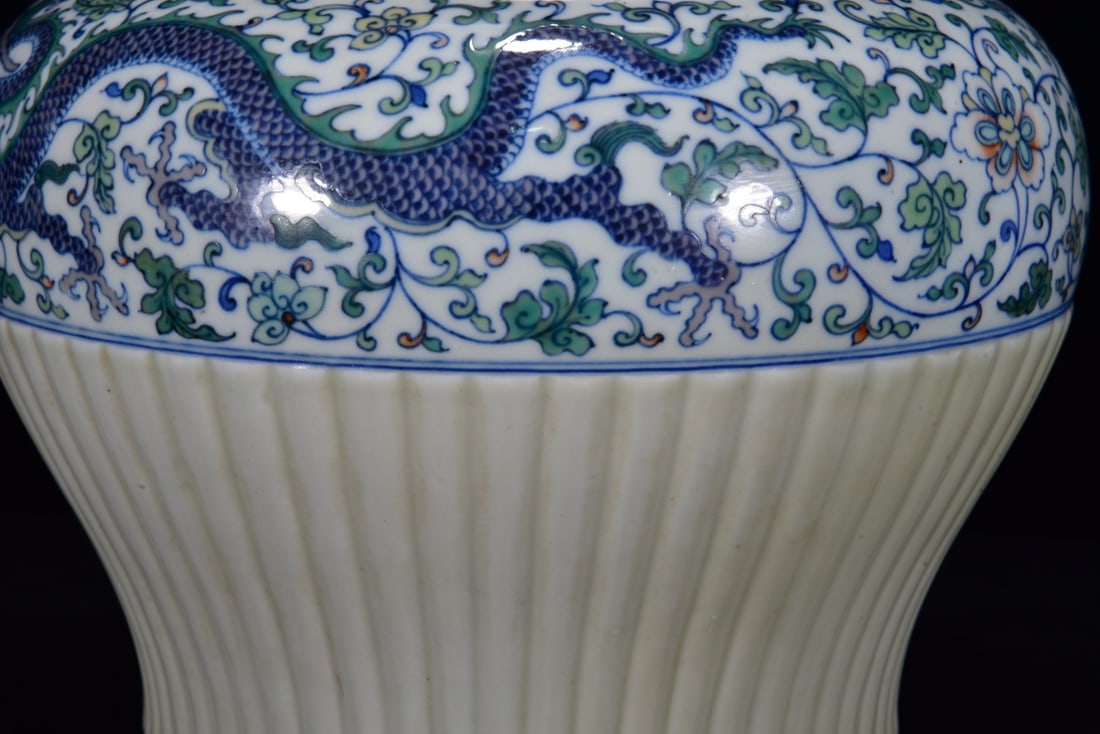 An Exquisite Doucai Dragon Pattern Jar - 8