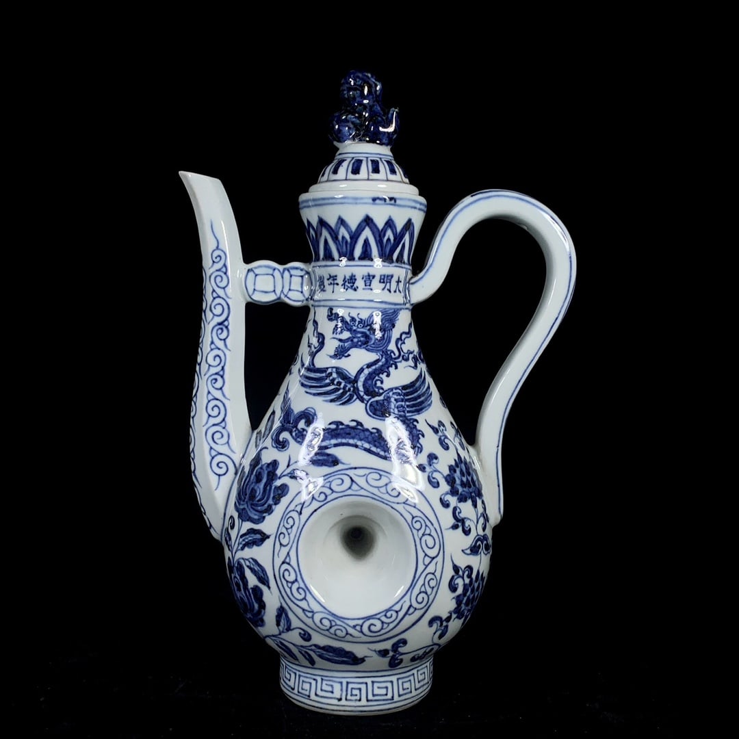 An Exquisite Blue and White Dragon Pattern Ewer: An Exquisite Blue and White Dragon Pattern Ewer,Ming Dynasty,China,with Xuande Six-character