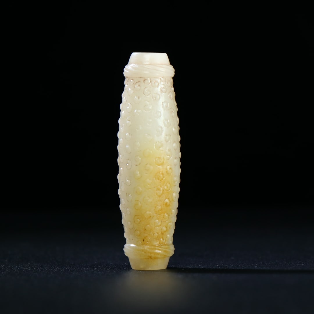 An Exquisite White Jade Pendant: An Exquisite White Jade Pendant,Han Dynasty,China,Size:2.3inx0.7in,Weight:13g,白玉挂件,中国汉代