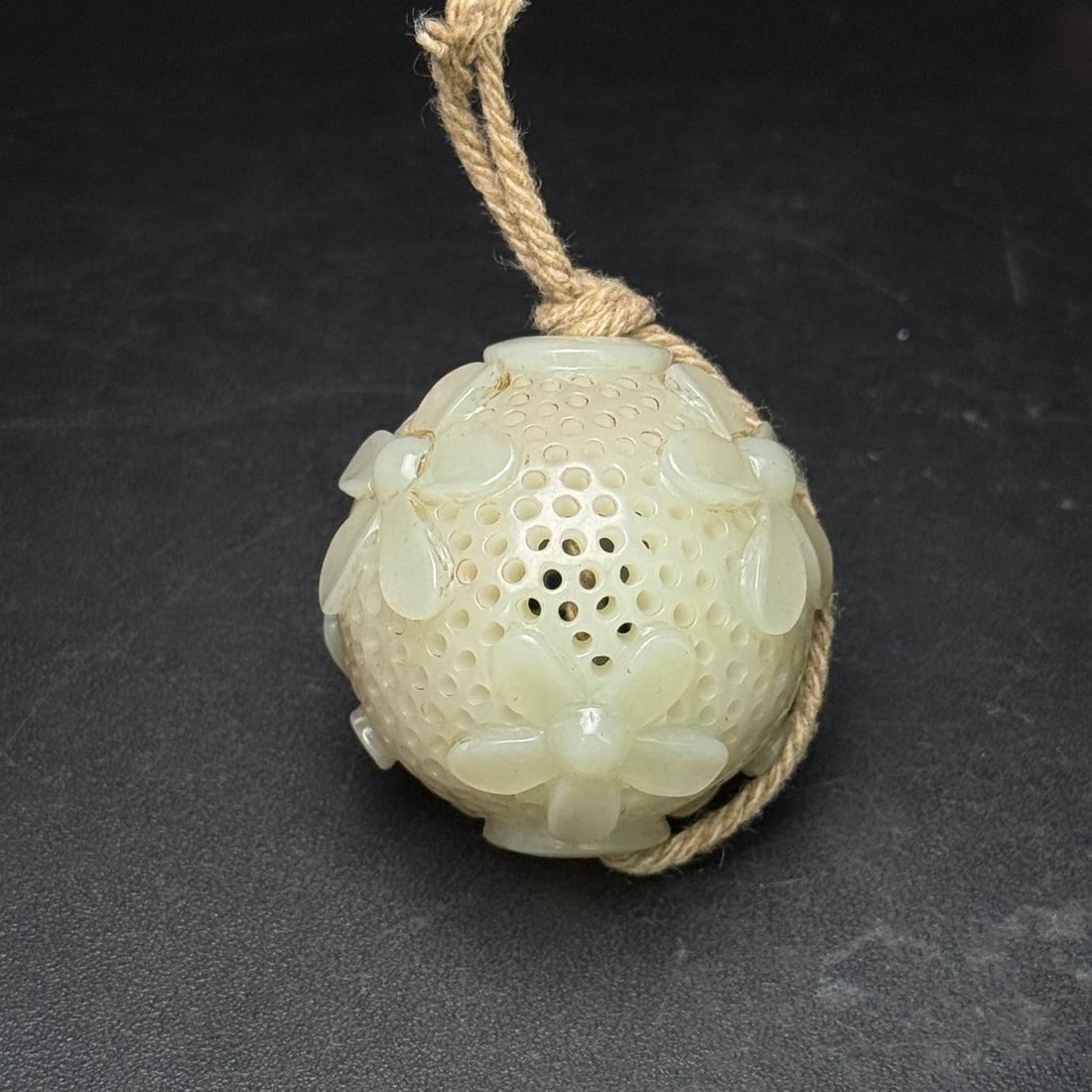 An Exquisite White Jade Flower Pattern Pendant