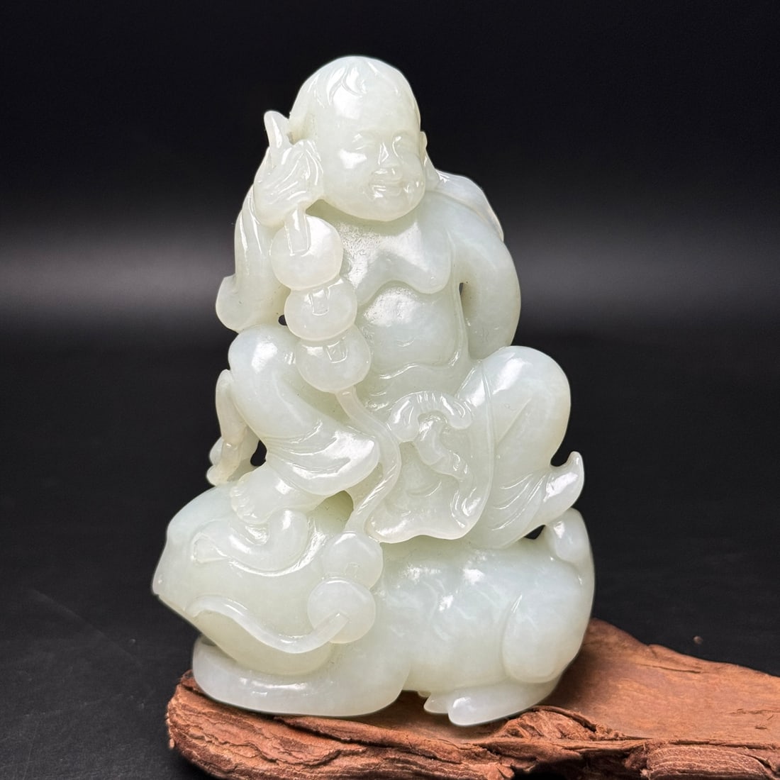 An Exquisite White Jade Figure Ornament: An Exquisite White Jade Figure Ornament,Qing Dynasty,China,Size:3.5inx2.4inx1.4in,Weight:182g,白玉人物摆件,中国清代